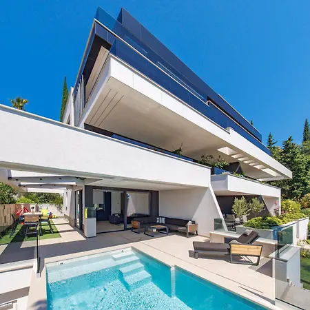 Beachfront Escape With Private Pool Opatija