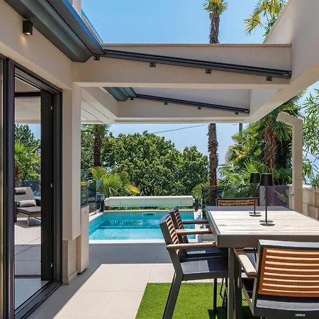 Beachfront Escape With Private Pool Opatija