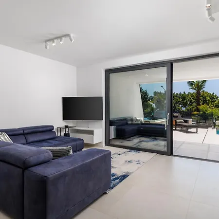Beachfront Escape With Private Pool