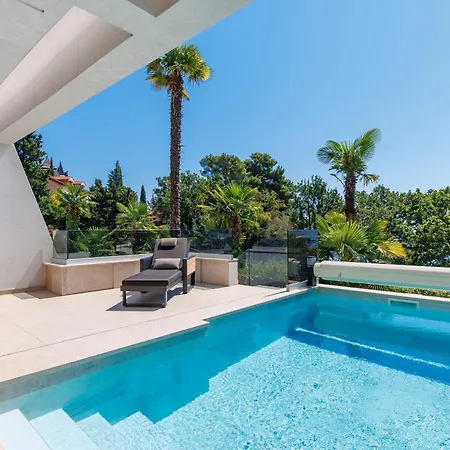 Beachfront Escape With Private Pool Apartamento *